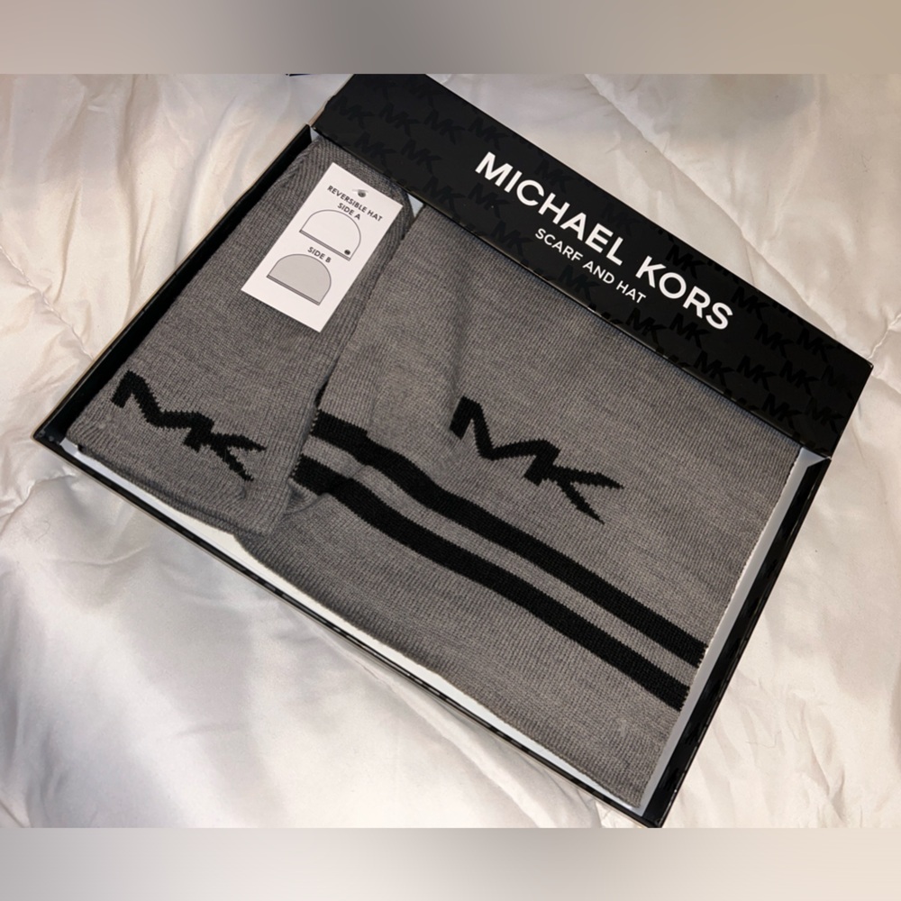 MK Michael Kors Men’s Reversible Beanie and Scarf 2 piece